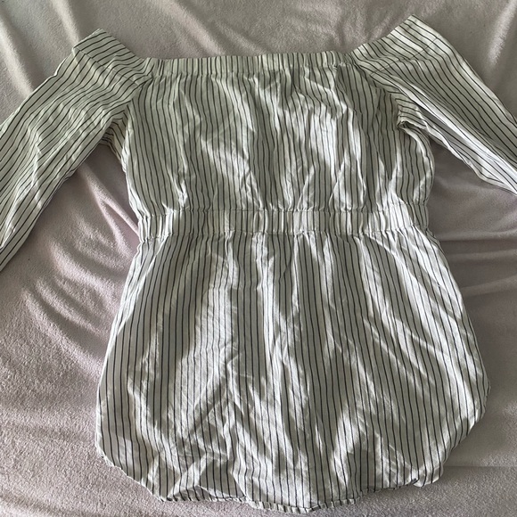 Off the shoulder long button up blouse - Picture 4 of 4